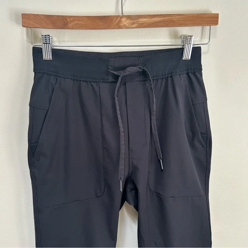 Lululemon ~ Men’s ABC Warpstreme Joggers in size Small